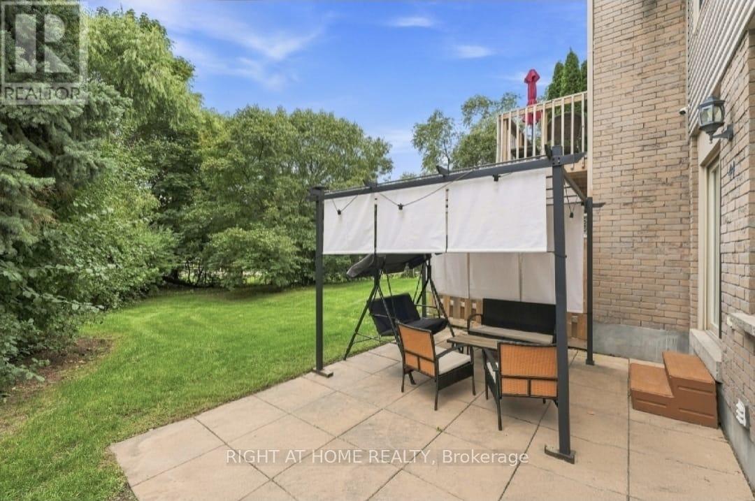 #44 2272 MOWAT AVENUE - 41