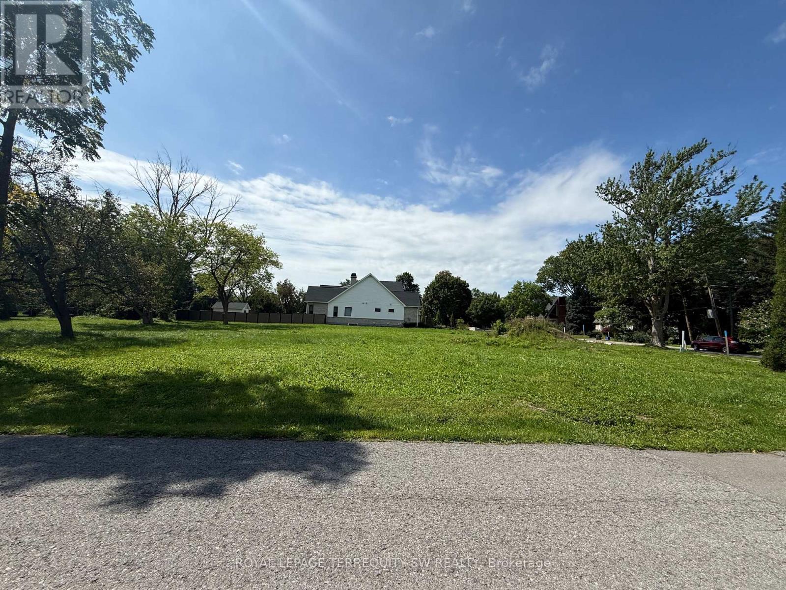 672-684 Rye photo 3