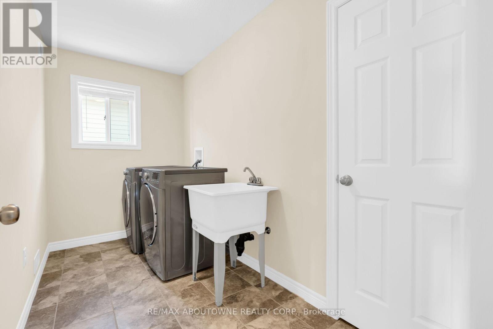 94 AMBROUS CRESCENT - Image 38
