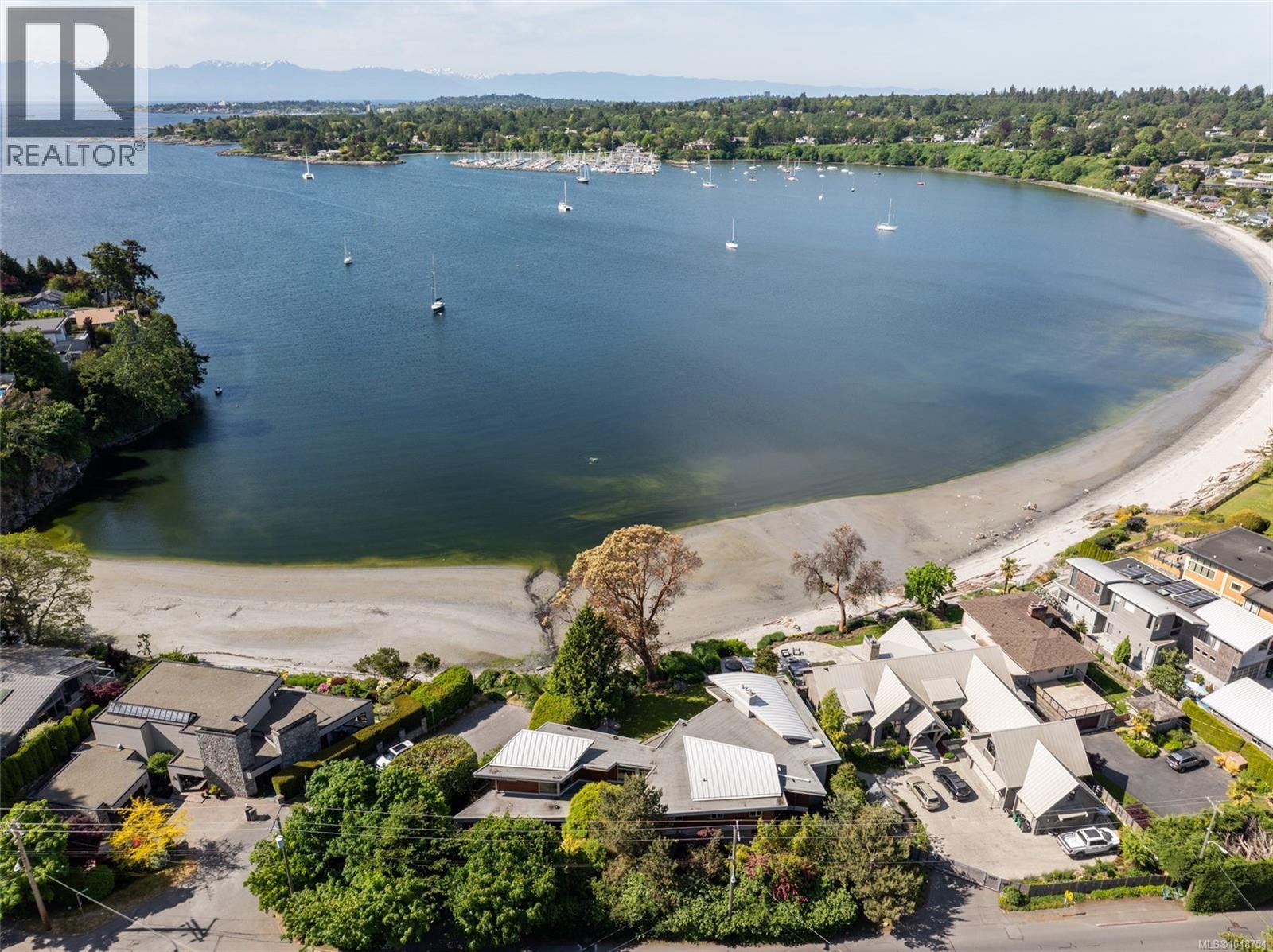 3931 Cadboro Bay Rd - 1