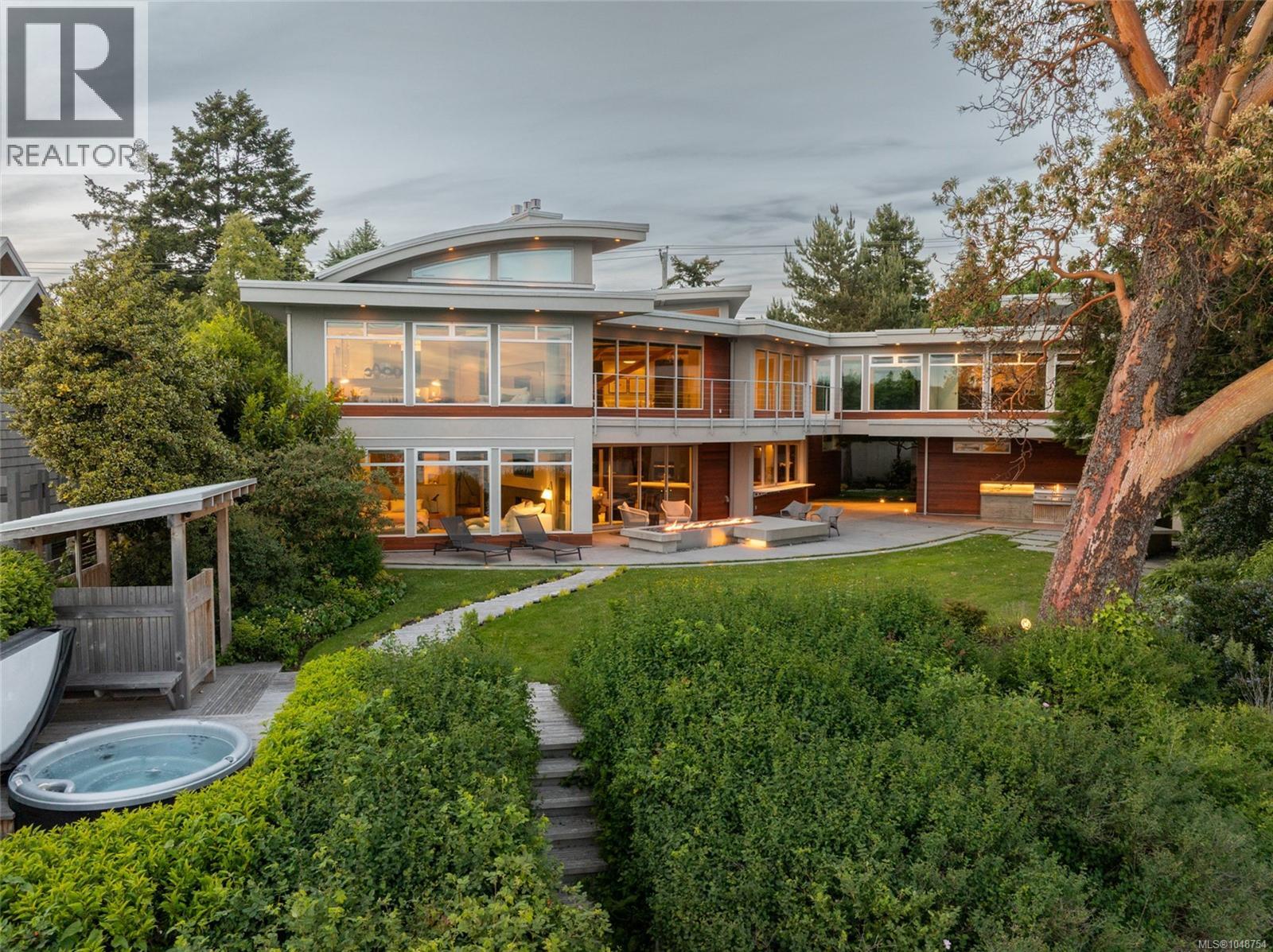 3931 Cadboro Bay Rd - 2