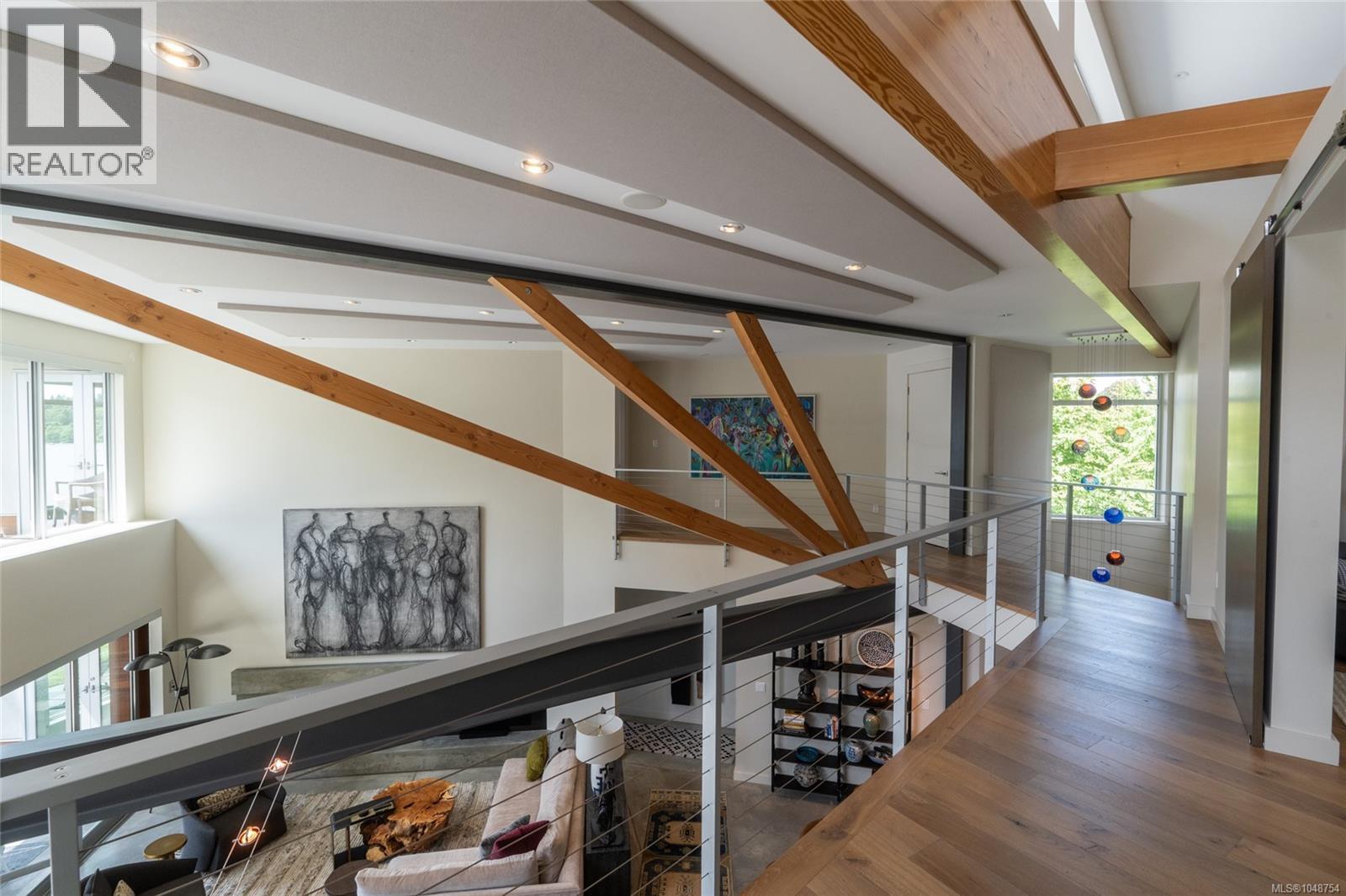 3931 Cadboro Bay Rd - Image 32