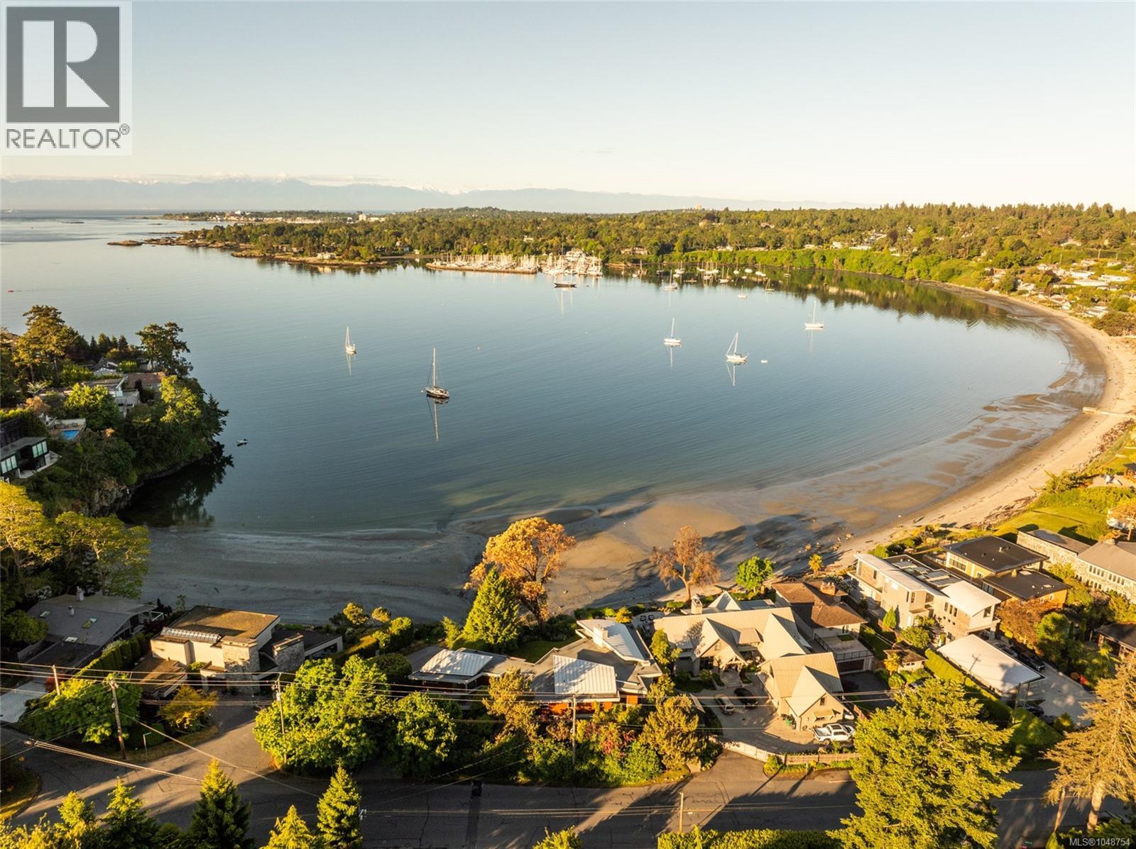 3931 Cadboro Bay Rd - 52