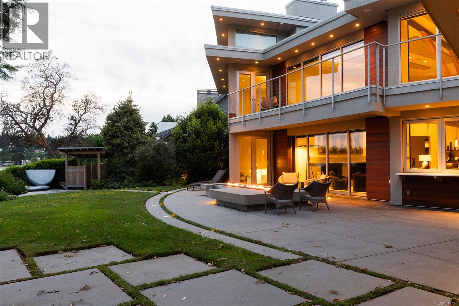 3931 Cadboro Bay Rd - 59