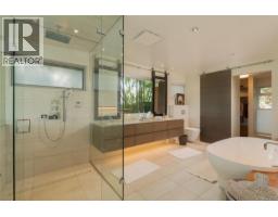 Entrance - 3931 Cadboro Bay Rd, Saanich, BC V8N4G7 Photo 19