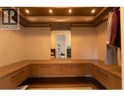 3931 Cadboro Bay Rd, Saanich, BC V8N4G7 Photo 21