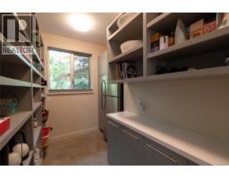 3931 Cadboro Bay Rd, Saanich, BC V8N4G7 Photo 22