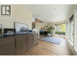 3931 Cadboro Bay Rd, Saanich, BC V8N4G7 Photo 24