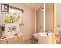 3931 Cadboro Bay Rd, Saanich, BC V8N4G7 Photo 26