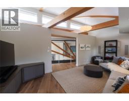 3931 Cadboro Bay Rd, Saanich, BC V8N4G7 Photo 29