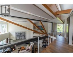 3931 Cadboro Bay Rd, Saanich, BC V8N4G7 Photo 32