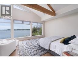 3931 Cadboro Bay Rd, Saanich, BC V8N4G7 Photo 34