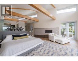 3931 Cadboro Bay Rd, Saanich, BC V8N4G7 Photo 35