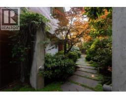 3931 Cadboro Bay Rd, Saanich, BC V8N4G7 Photo 47