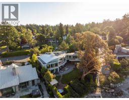 3931 Cadboro Bay Rd, Saanich, BC V8N4G7 Photo 50