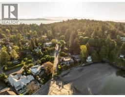 3931 Cadboro Bay Rd, Saanich, BC V8N4G7 Photo 51