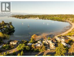 3931 Cadboro Bay Rd, Saanich, BC V8N4G7 Photo 52