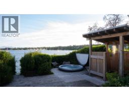 3931 Cadboro Bay Rd, Saanich, BC V8N4G7 Photo 55