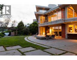 3931 Cadboro Bay Rd, Saanich, BC V8N4G7 Photo 59