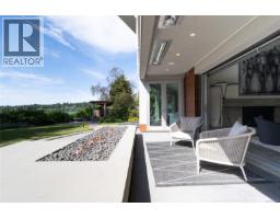 Ensuite - 3931 Cadboro Bay Rd, Saanich, BC V8N4G7 Photo 6