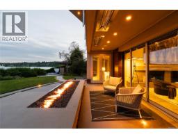 3931 Cadboro Bay Rd, Saanich, BC V8N4G7 Photo 61