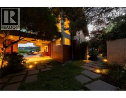 3931 Cadboro Bay Rd, Saanich, BC V8N4G7 Photo 63