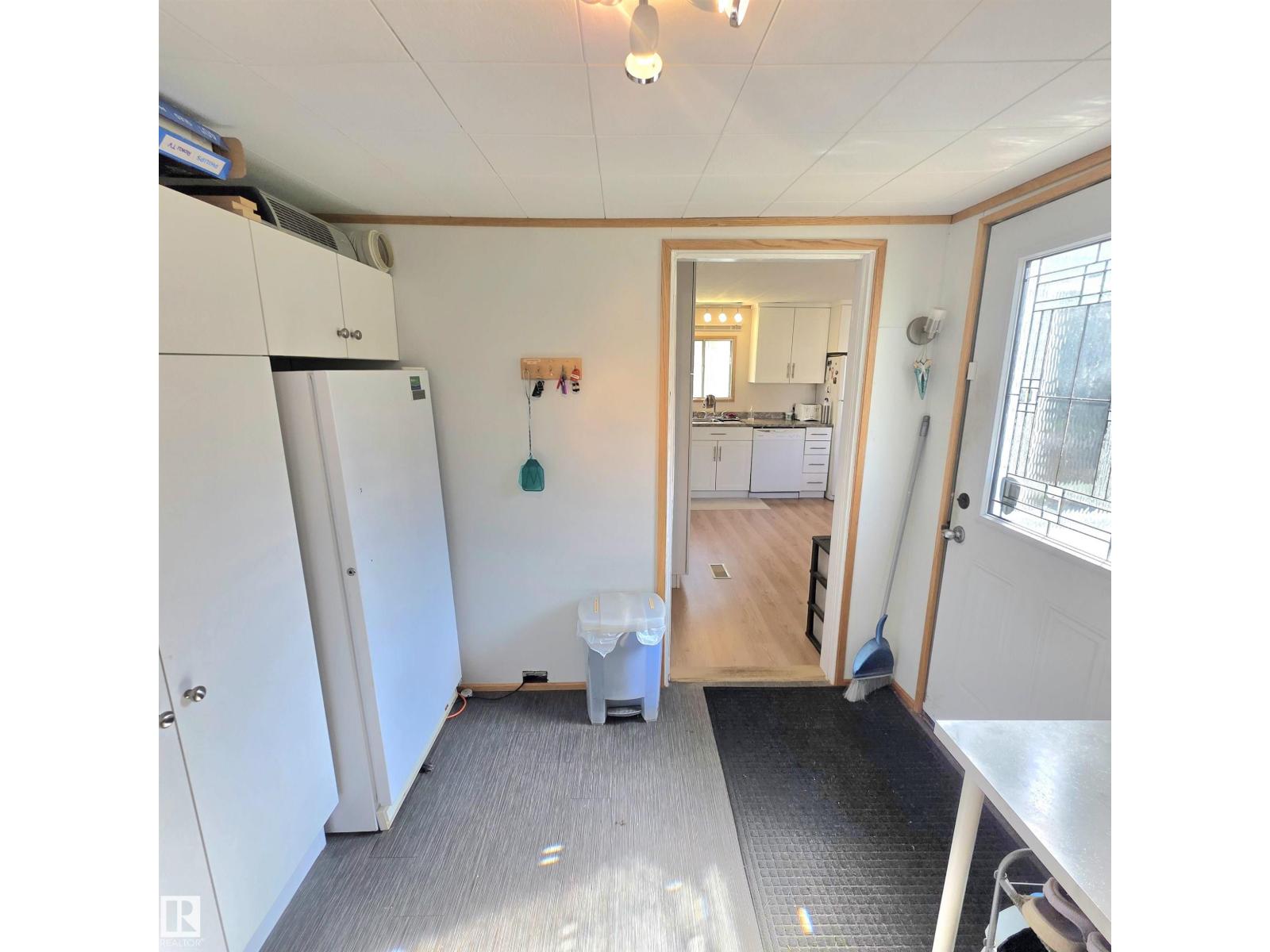 #8 5002 56 AV - 5