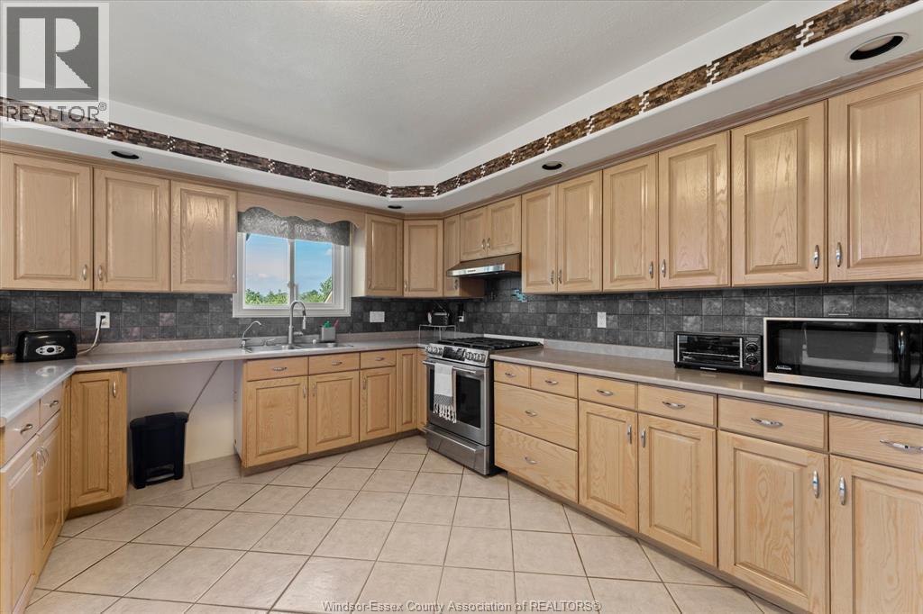 2705 LOMBARDY CRESCENT - 13