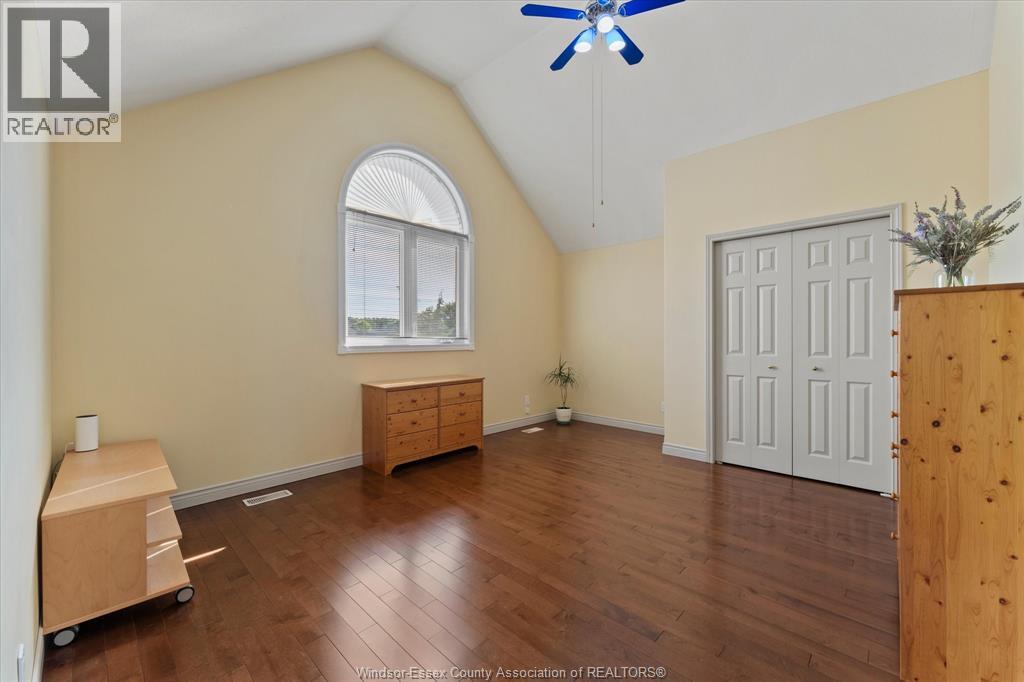 2705 LOMBARDY CRESCENT - 23