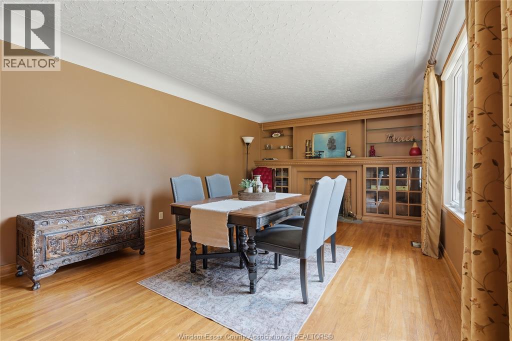 2574 BUCKINGHAM - 10