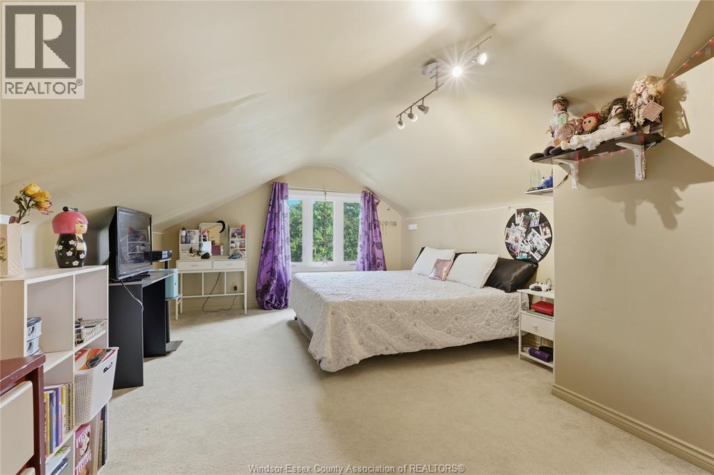 2574 BUCKINGHAM - 29