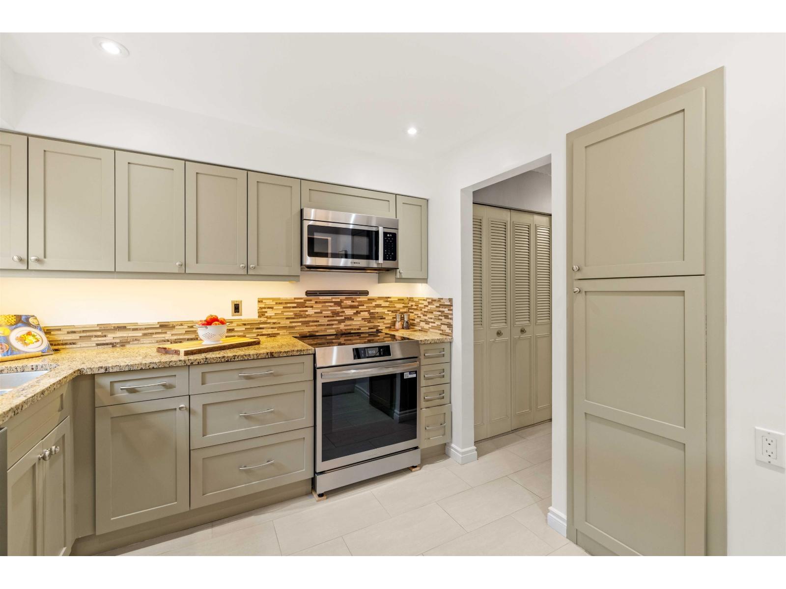 107 1368 FOSTER STREET, White Rock
