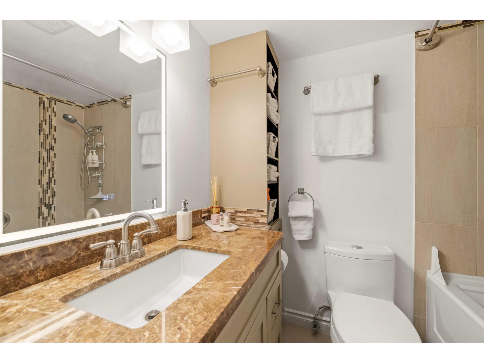 107 1368 FOSTER STREET, White Rock