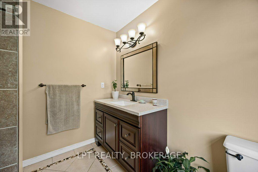 780 MUIRFIELD CRESCENT - Image 32