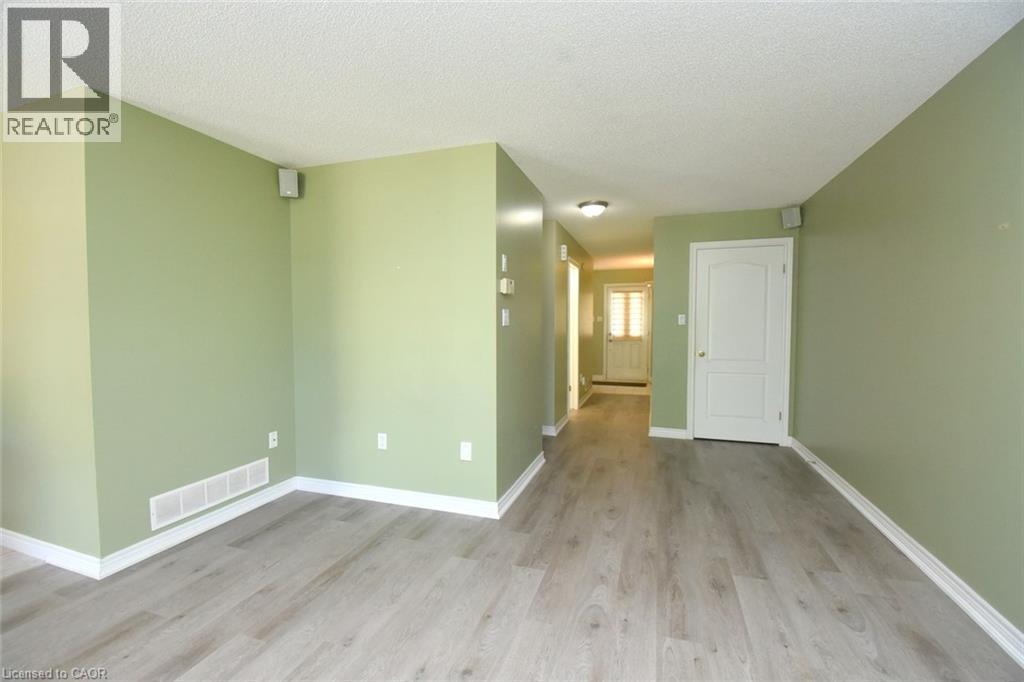 2 HARBOUR Drive Unit# 17, Stoney Creek — photo 8