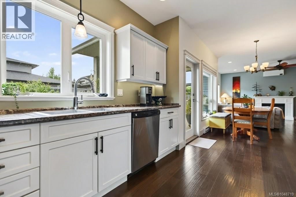 2581 Kendal Ave - Image 11