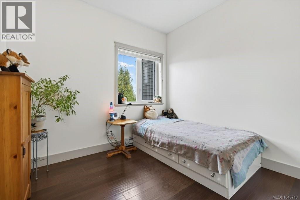 2581 Kendal Ave - 21