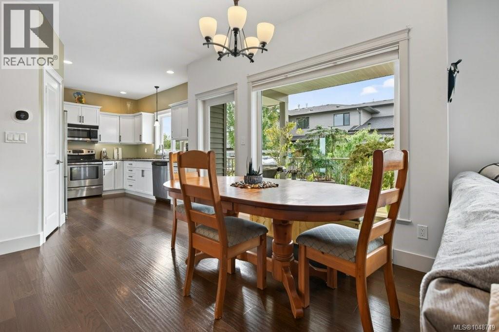 2581 Kendal Ave - 10