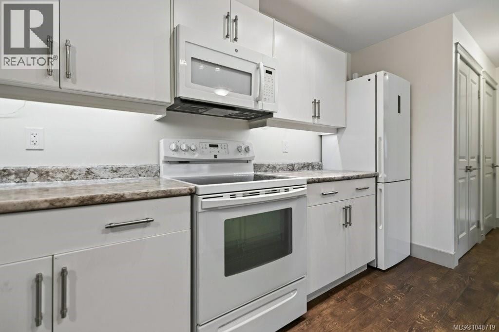2581 Kendal Ave - 34