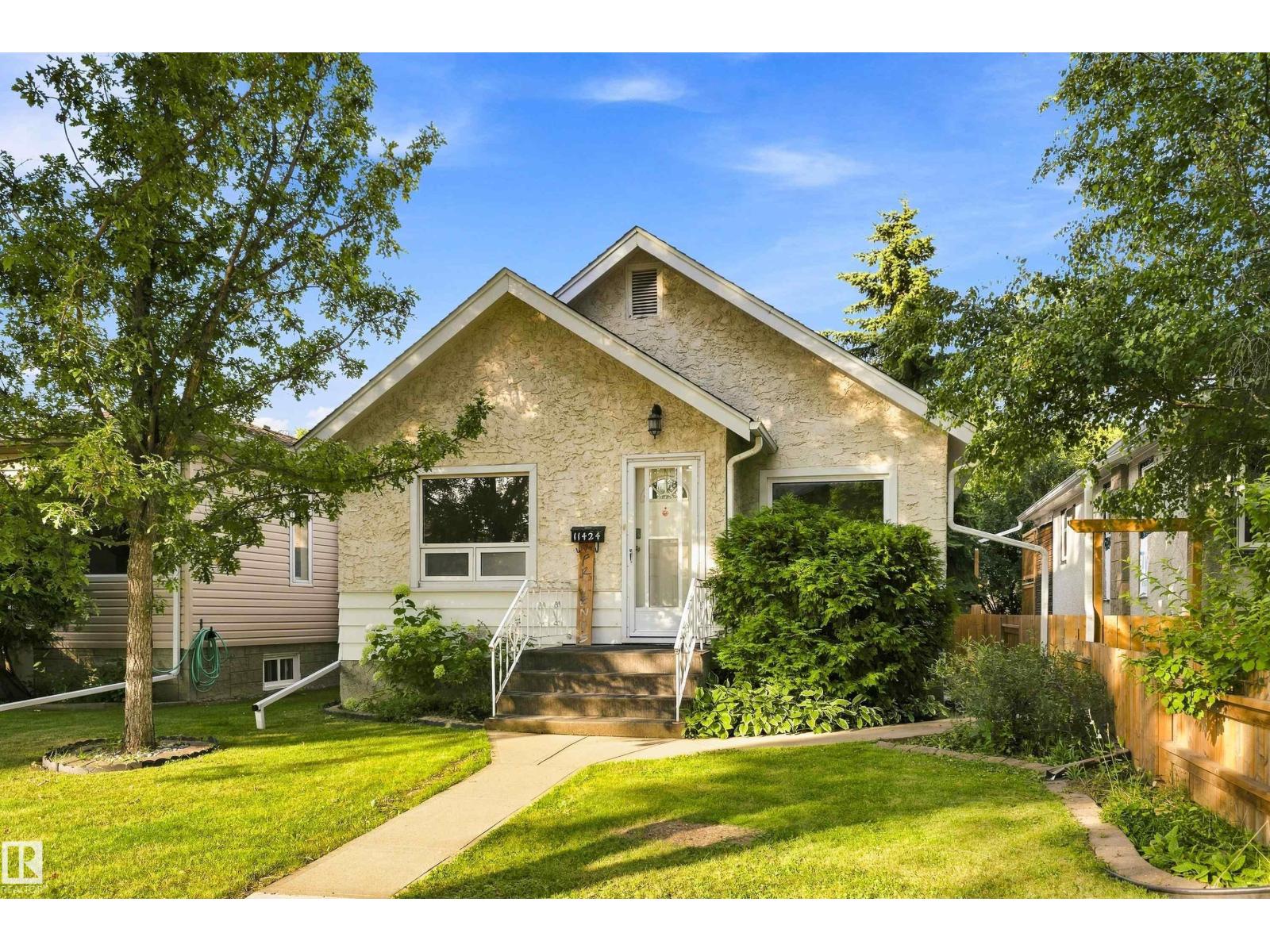 11424 67 ST NW, Edmonton, Alberta, T5B1L4