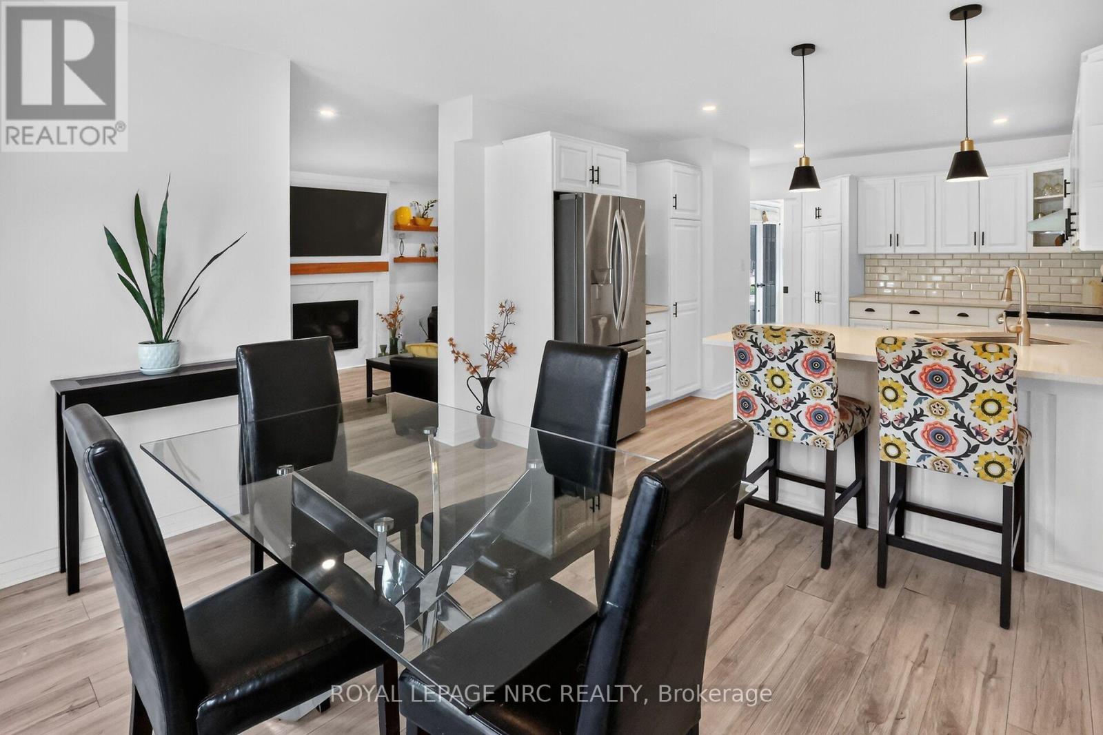 105 STEFANIE CRESCENT - 7