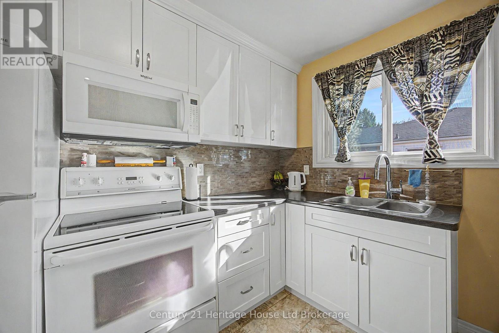 128 KING HIRAM STREET - 6