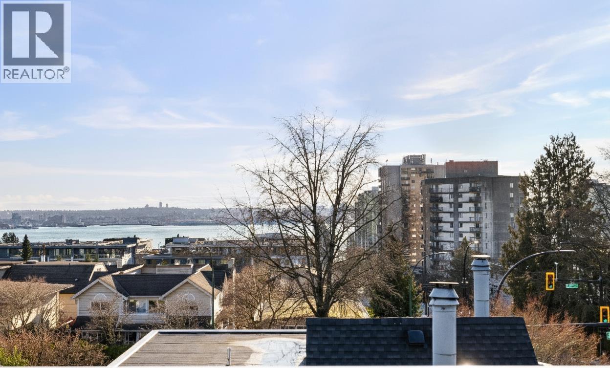 416 ST. GEORGES AVENUE, North Vancouver