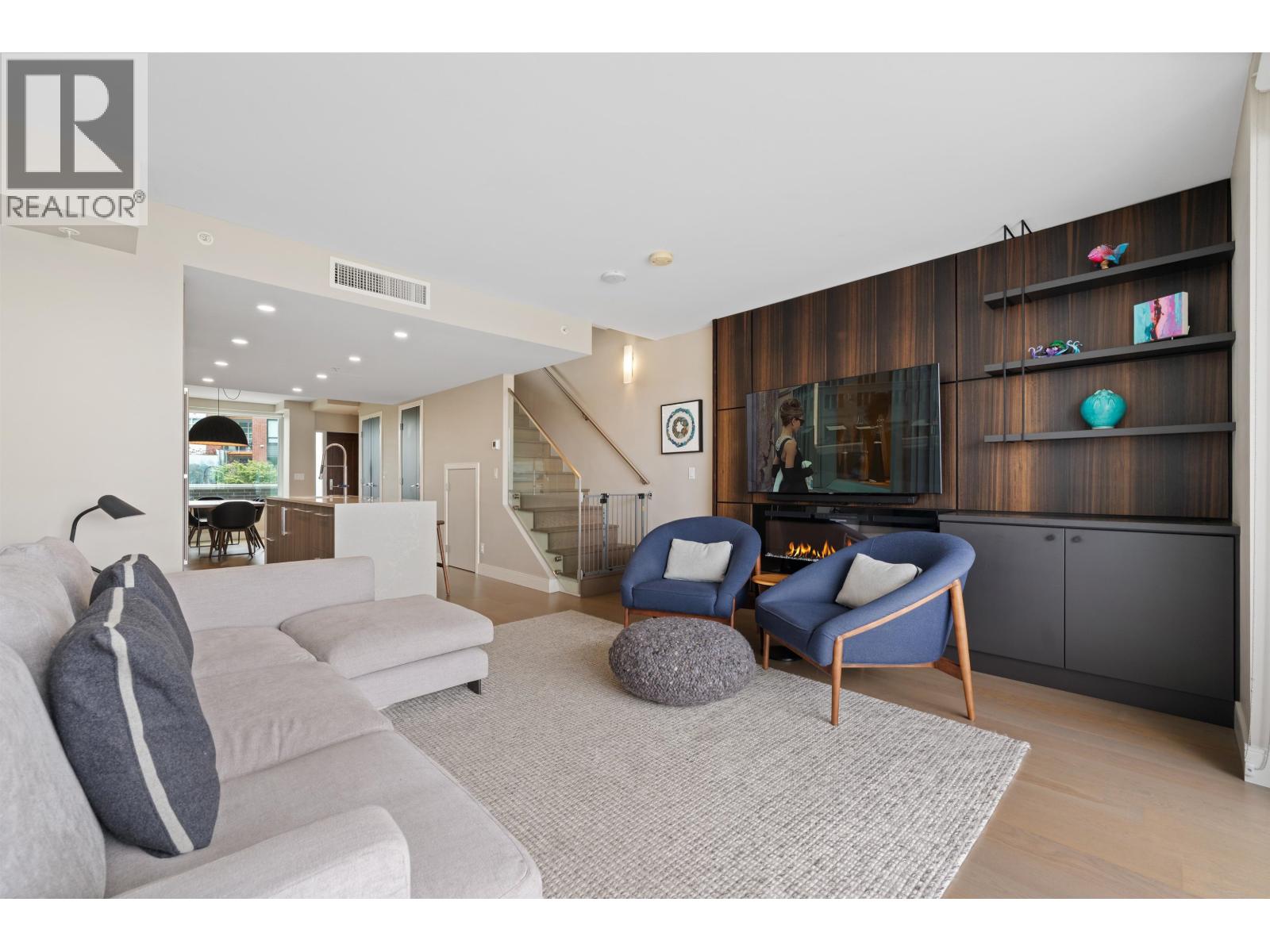 TH210 210 SALTER STREET, New Westminster — photo 2