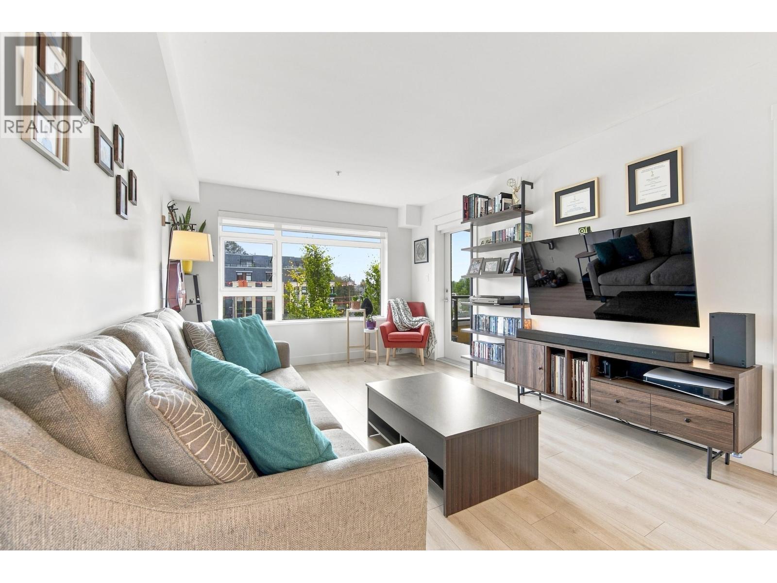 305 1519 CROWN STREET, North Vancouver — photo 2