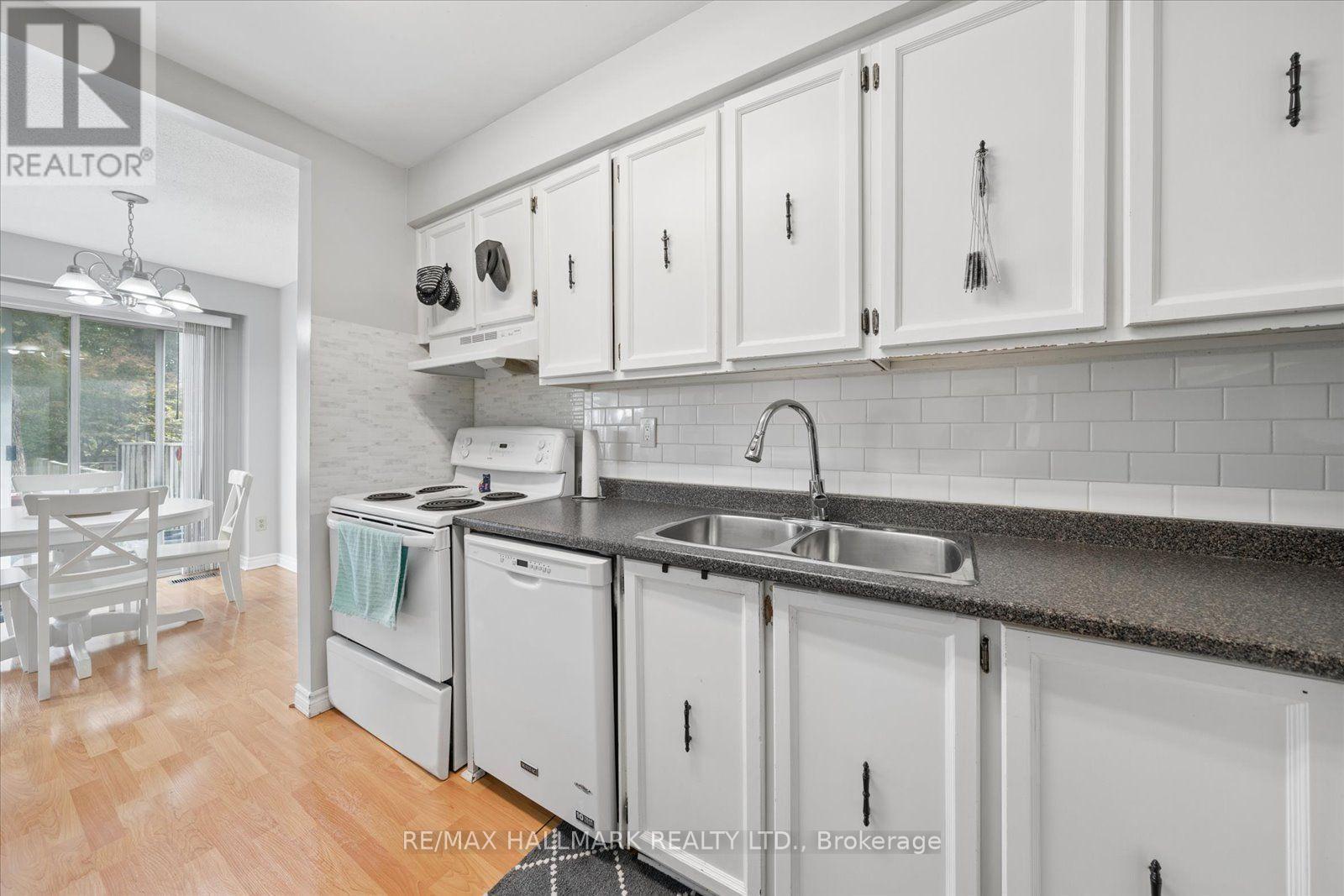 #69 39 CAMELOT WAY - 15