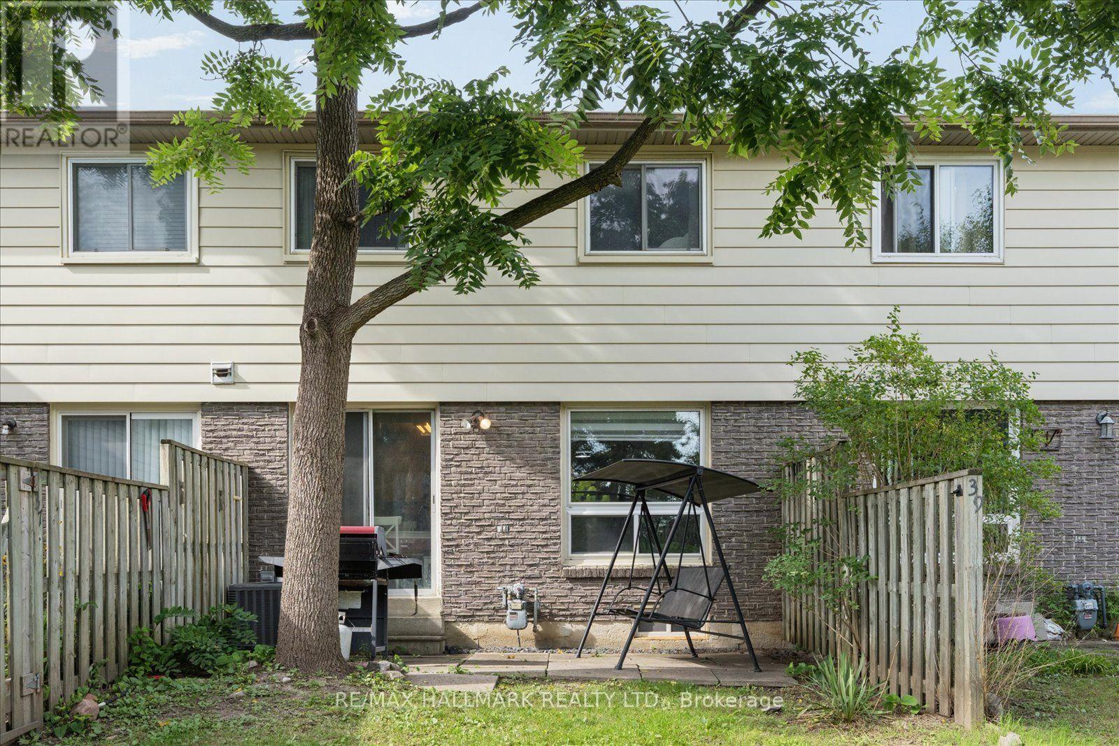 #69 39 CAMELOT WAY - 39