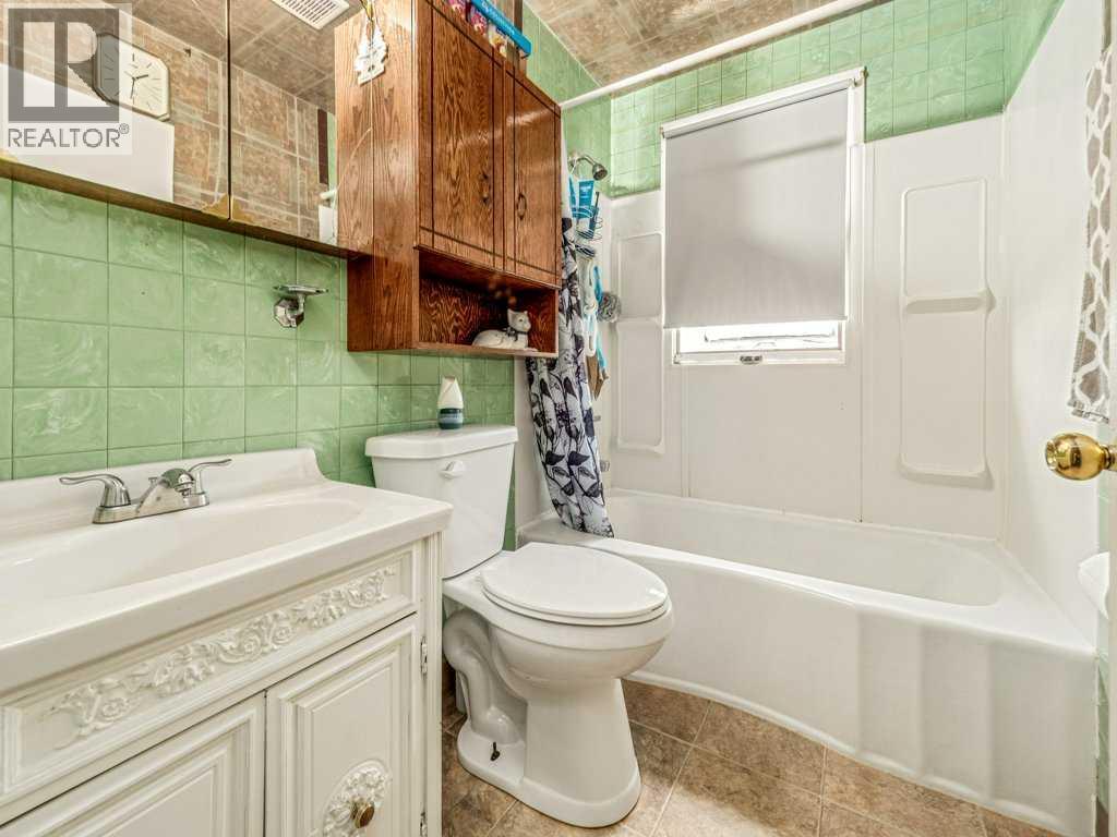107 9 Street N photo 10