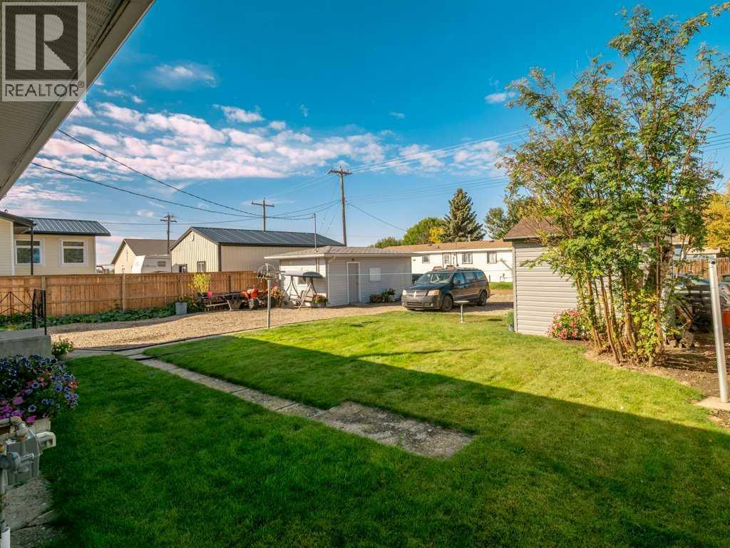 107 9 Street N photo 16