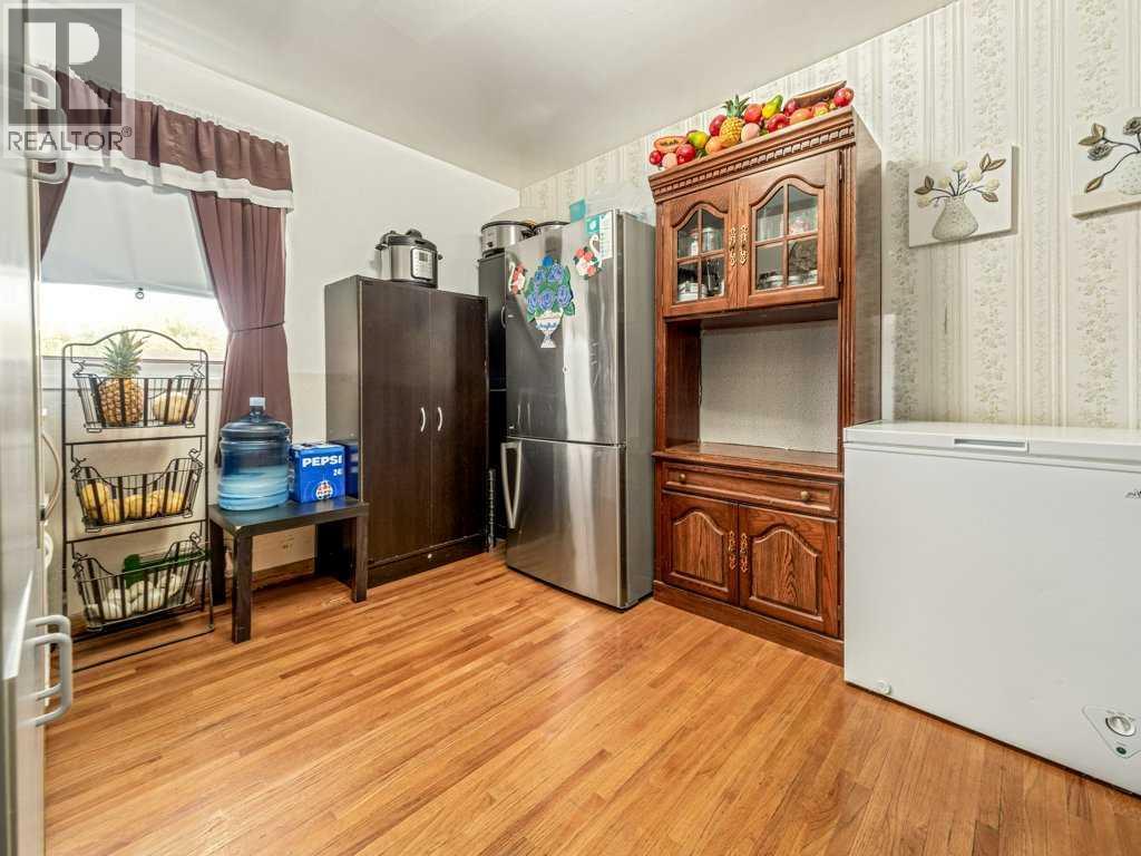 107 9 Street N photo 11